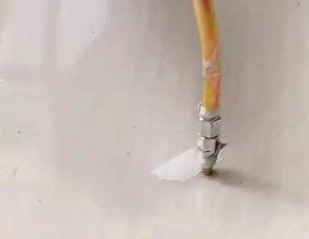 班玛瓷砖空鼓维修公司专业解答在瓷砖铺贴过程中，如果使用的砂料过粗（如全部使用了粗砂），可能会导致以下问题
